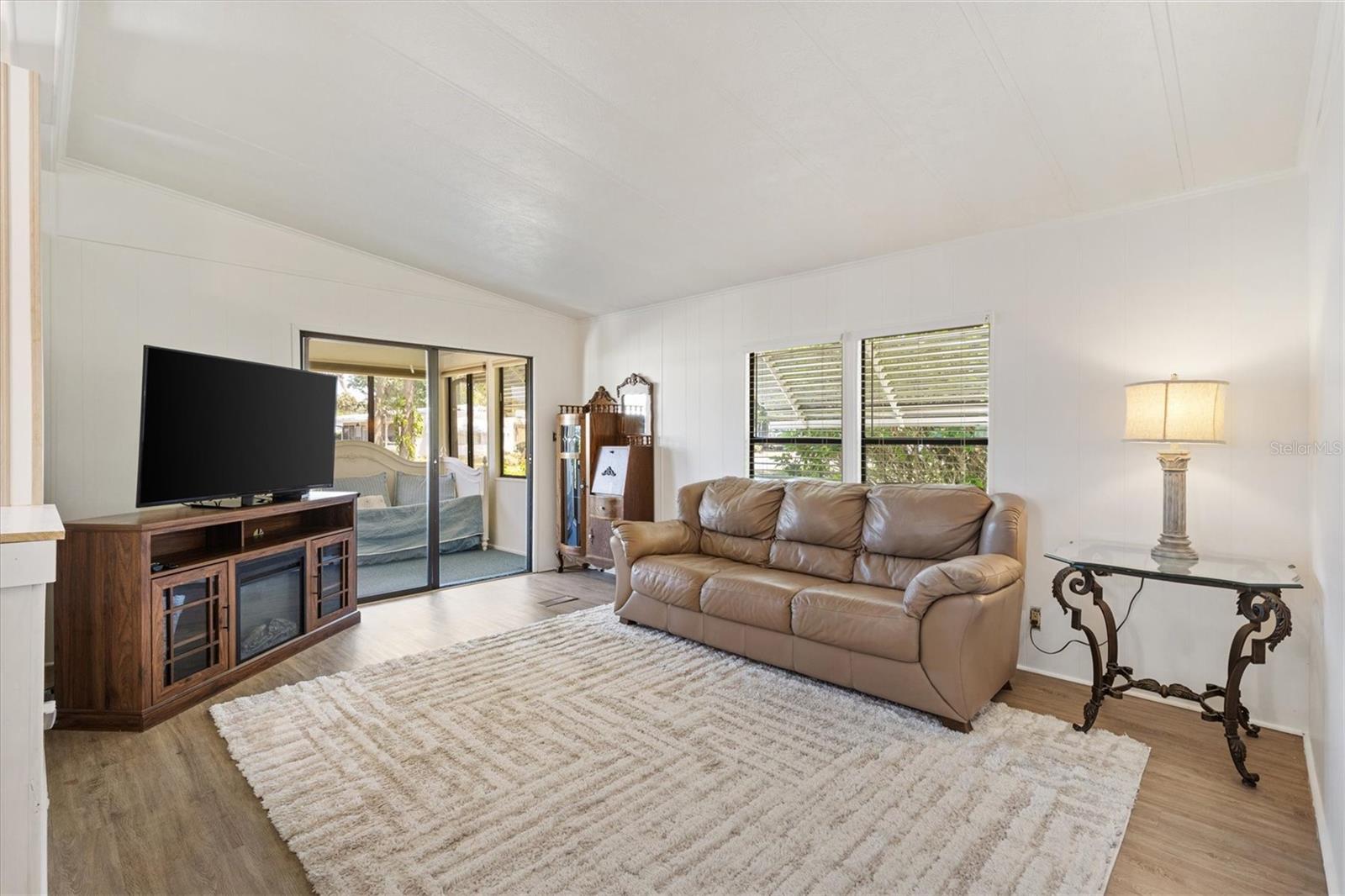 Image 9 of 28 For 106 Oak Boulevard
