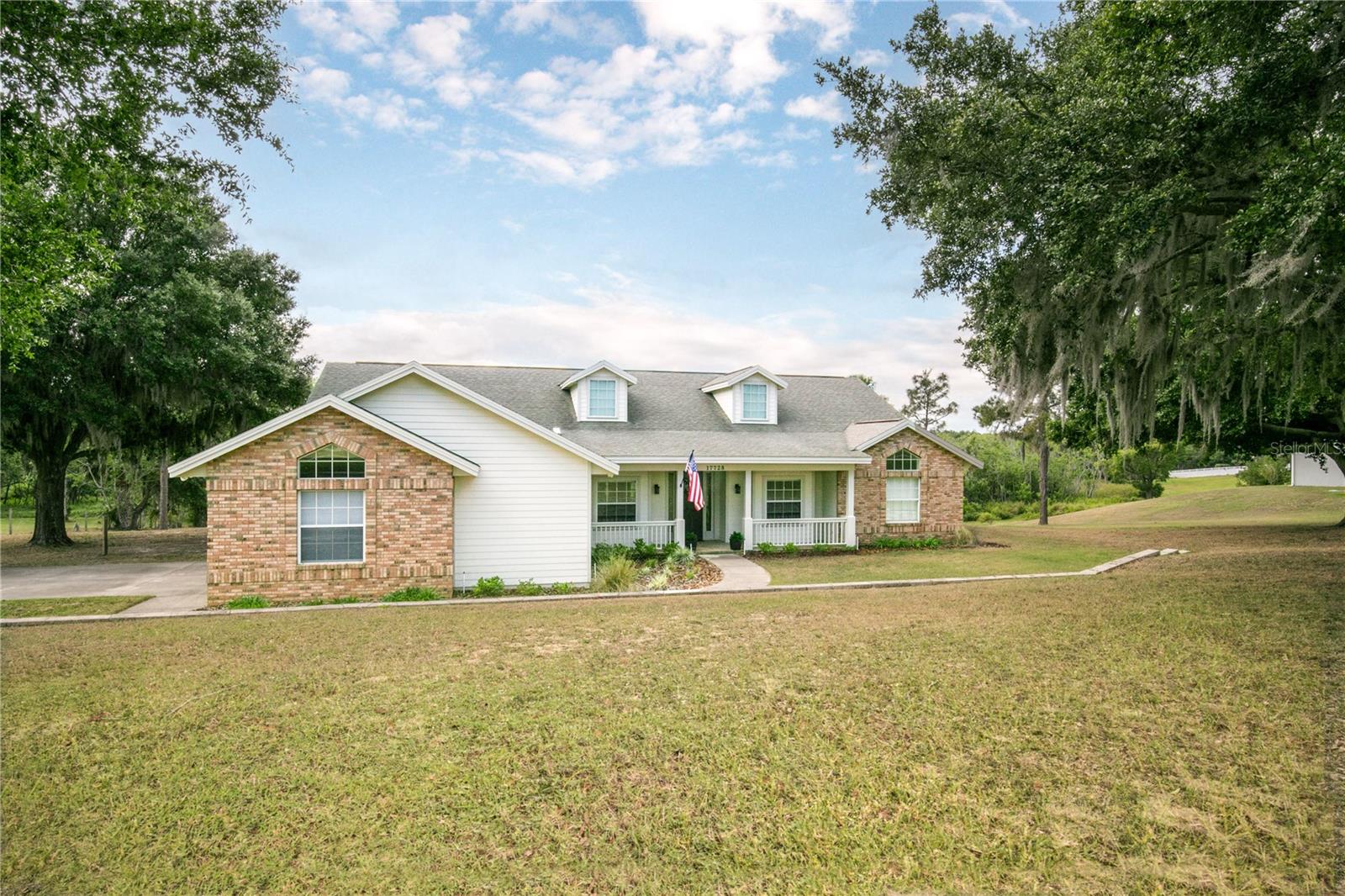 Image 2 of 72 For 17728 Palm View Circle
