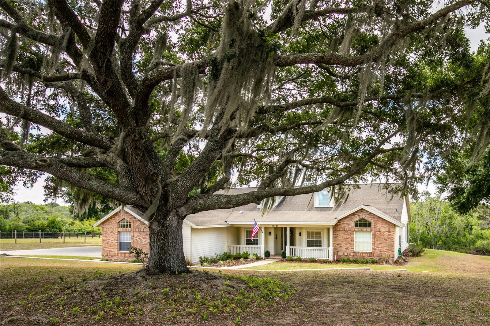 Image 3 of 72 For 17728 Palm View Circle