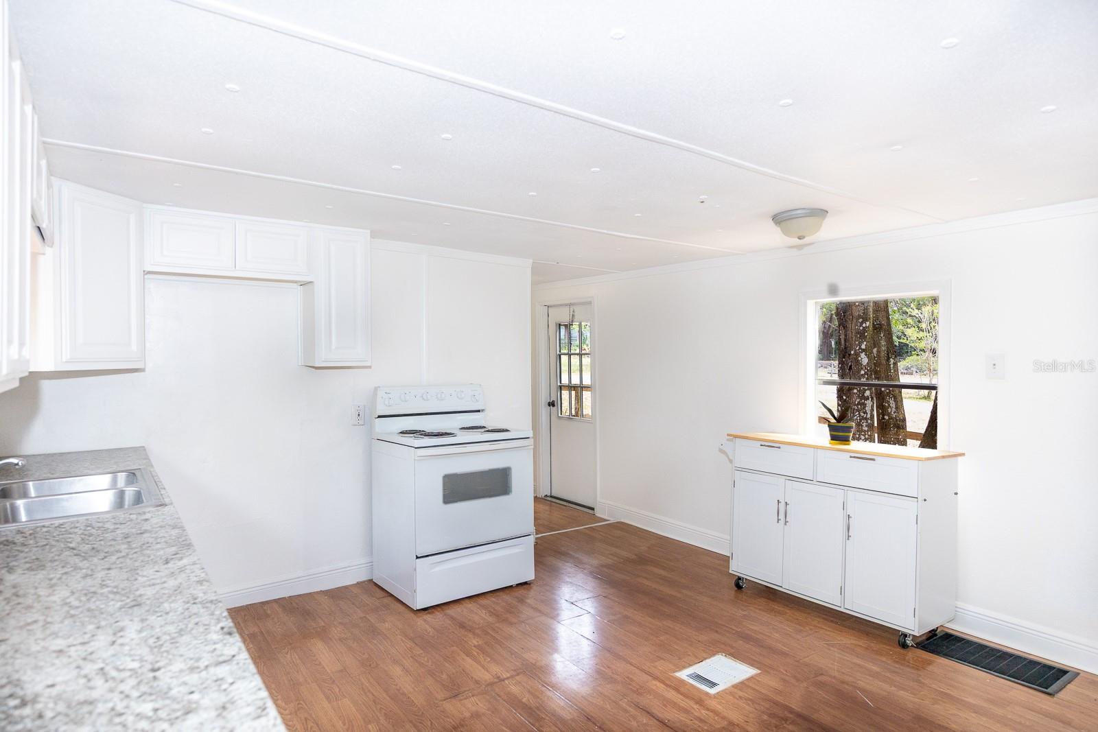Image 12 of 31 For 6640 171st Court