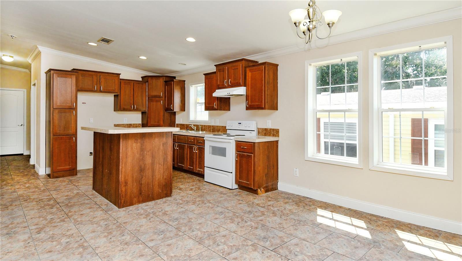 Image 10 of 22 For 11921 Salina Way