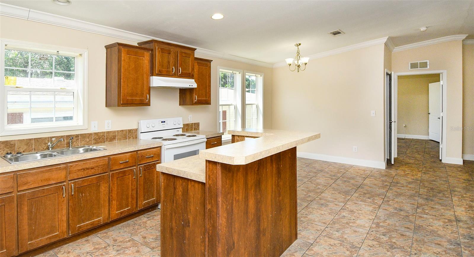 Image 13 of 22 For 11921 Salina Way