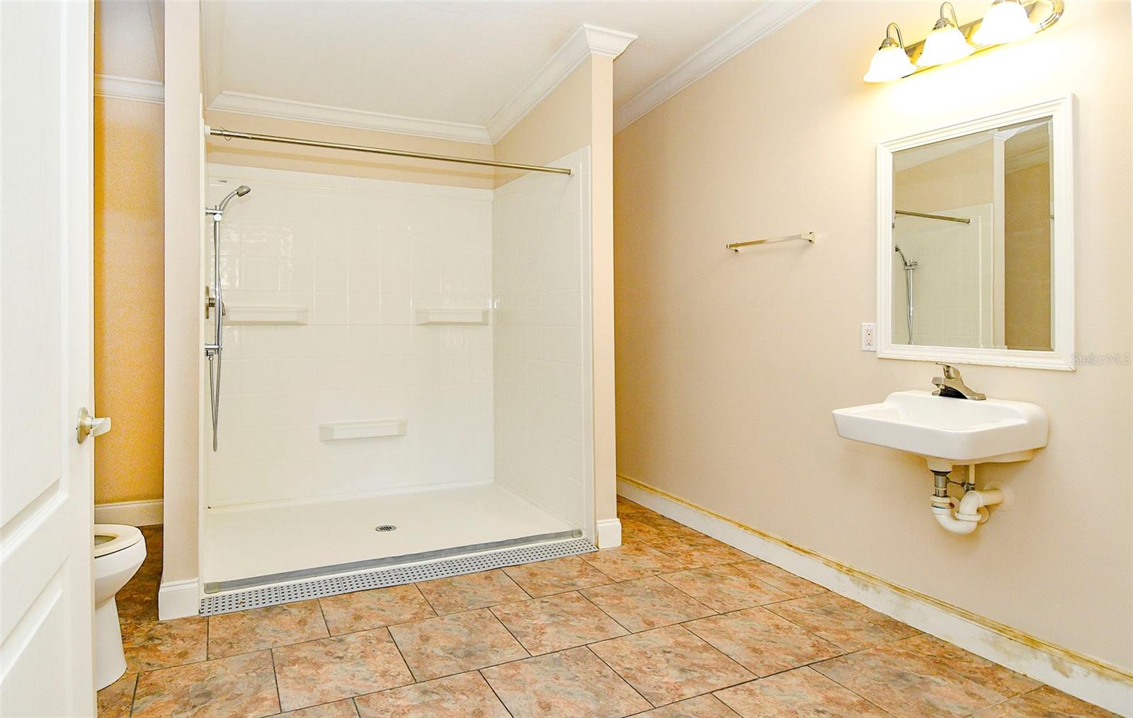 Image 16 of 22 For 11921 Salina Way