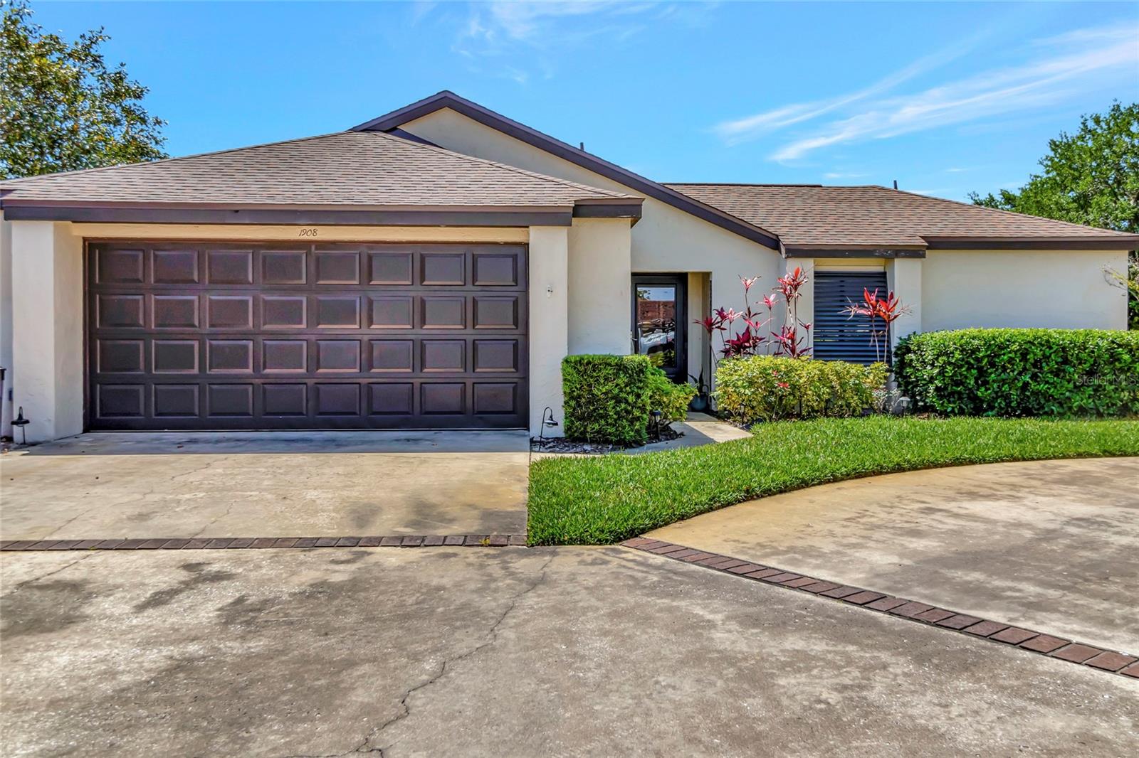 Details for 1908 Oak Circle, TAVARES, FL 32778