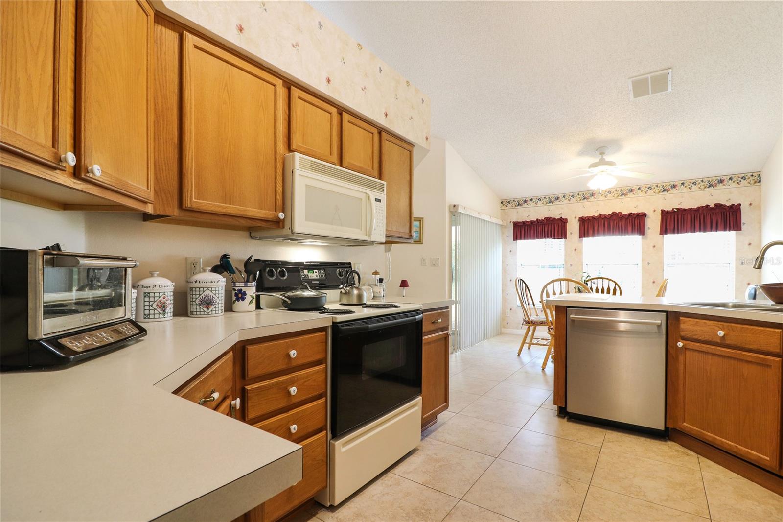 Image 8 of 22 For 25339 Crestwater Drive