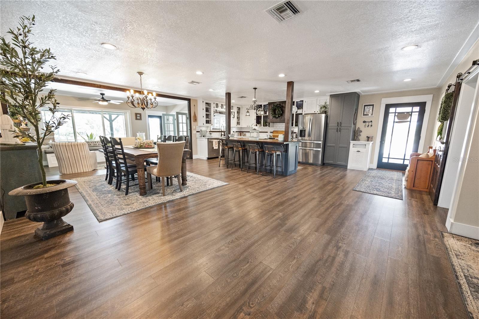 Image 17 of 81 For 602 Cr 489  