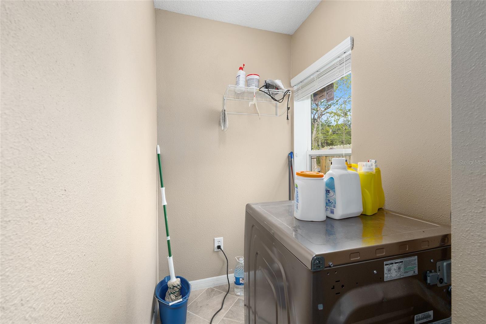 Image 24 of 38 For 822 Honey Way