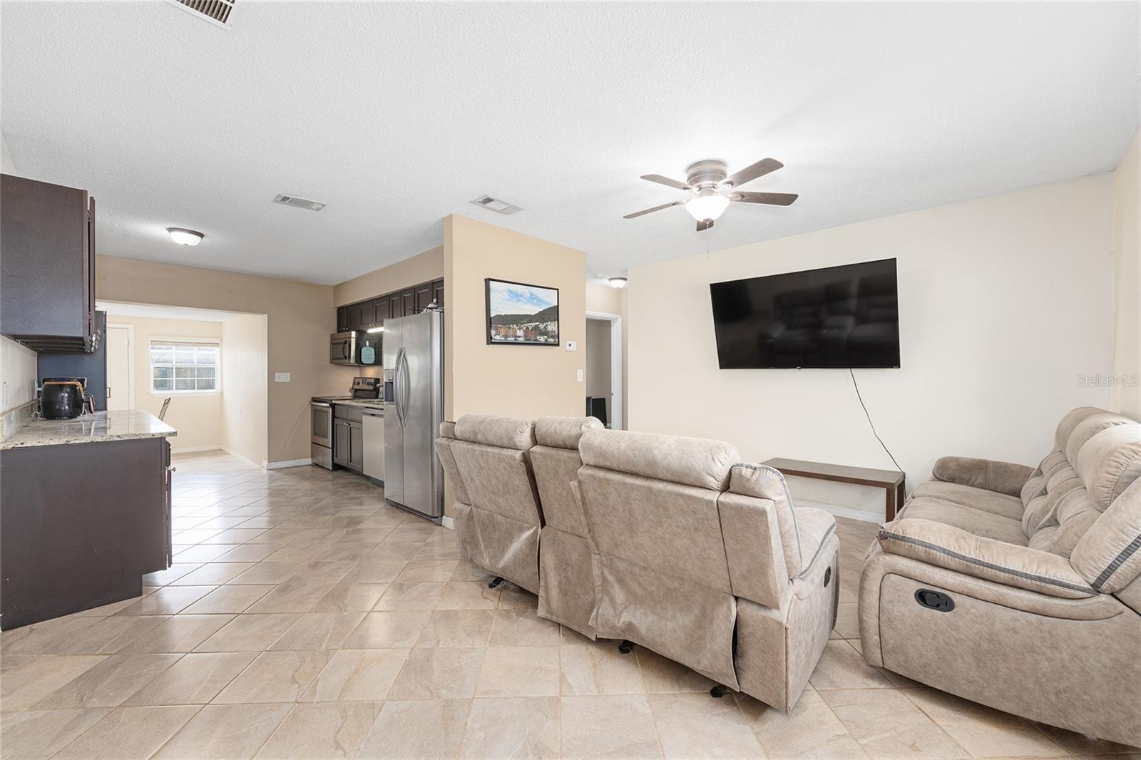 Image 3 of 38 For 822 Honey Way