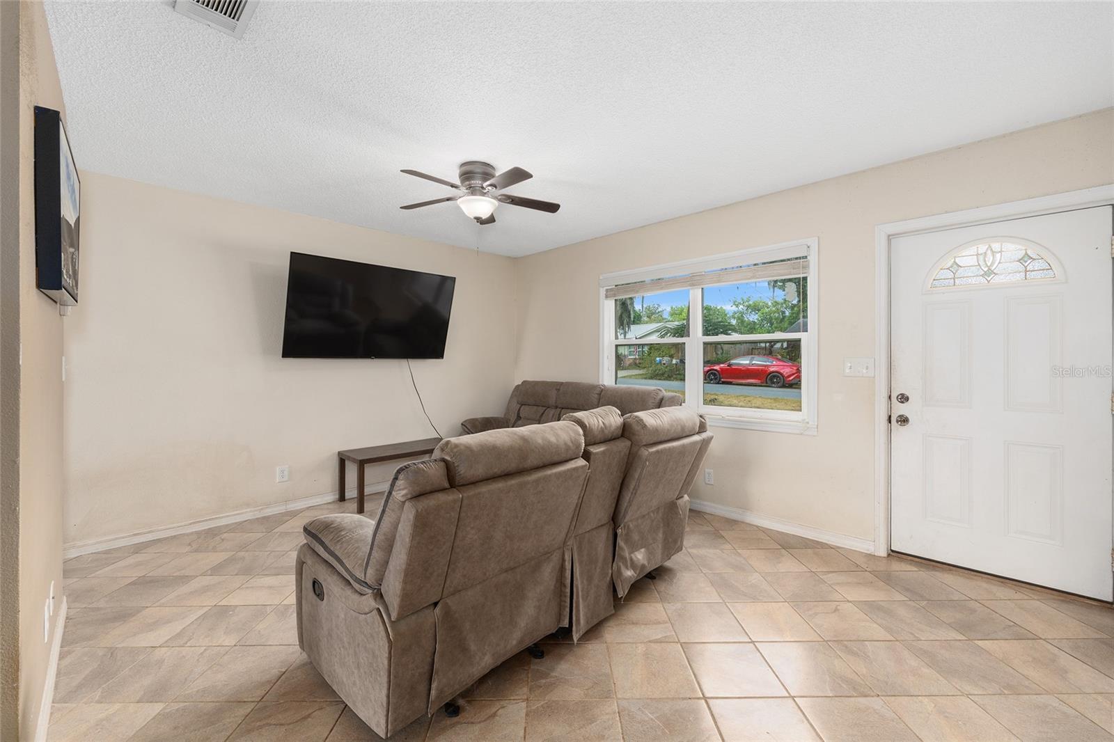 Image 5 of 38 For 822 Honey Way