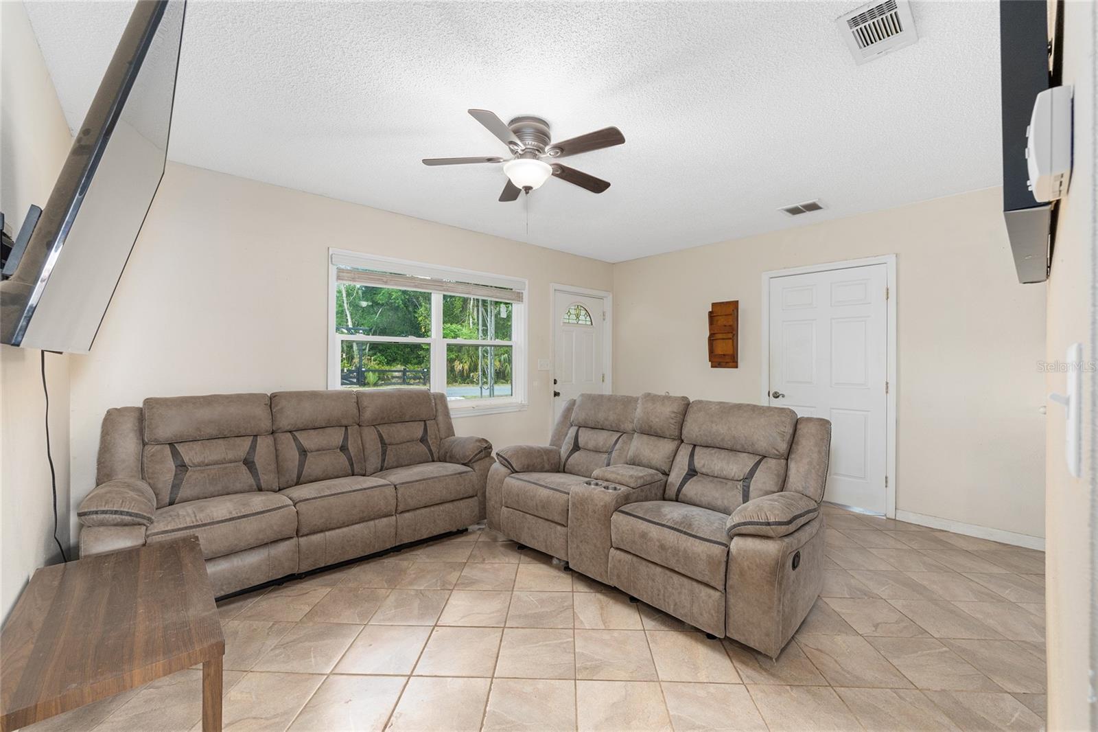 Image 6 of 38 For 822 Honey Way