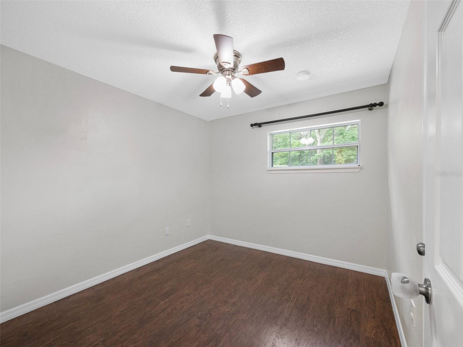 Image 14 of 28 For 521 Clayton Street