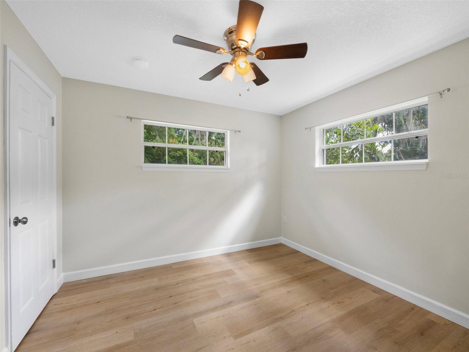 Image 15 of 28 For 521 Clayton Street