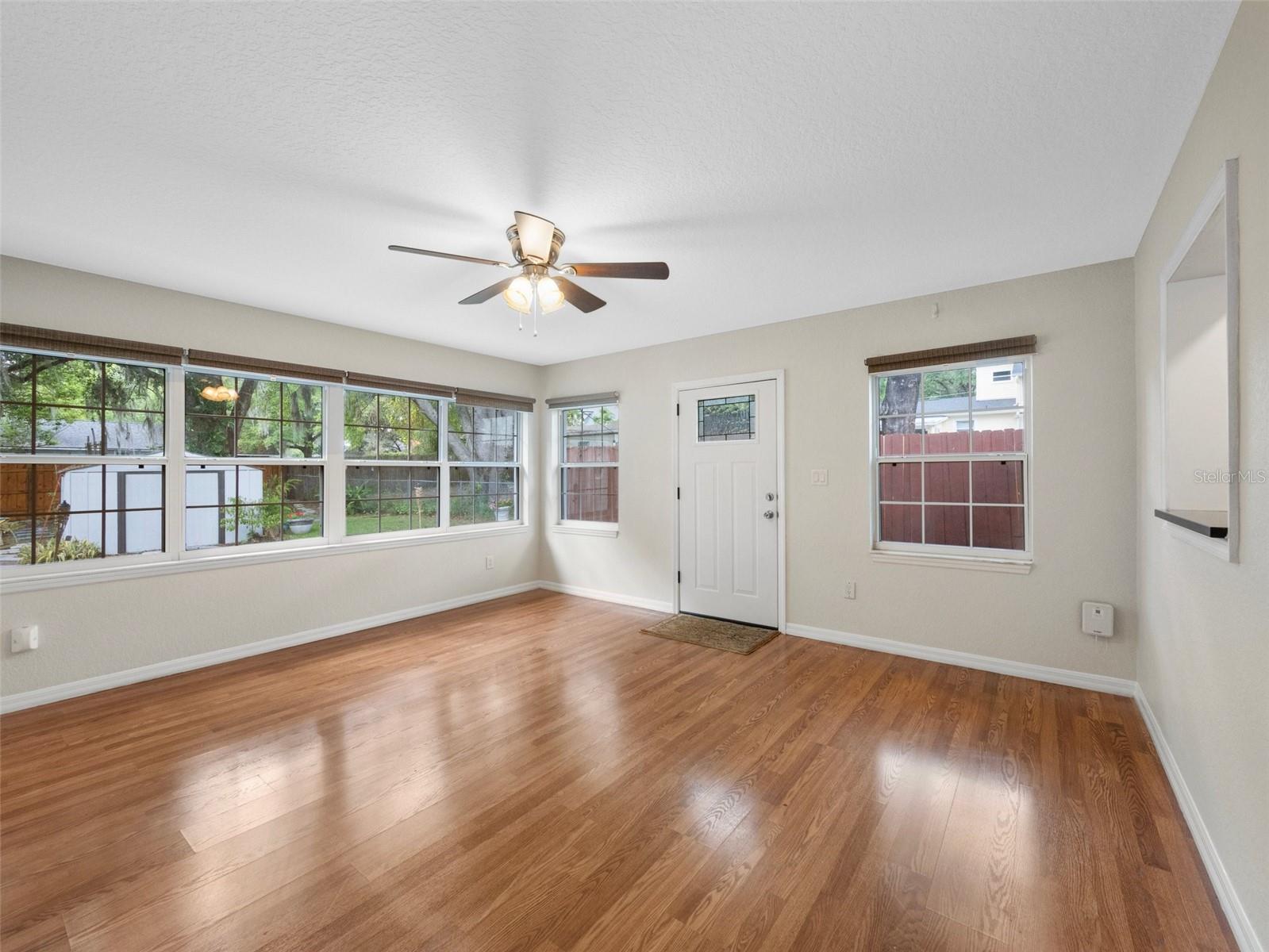 Image 19 of 28 For 521 Clayton Street