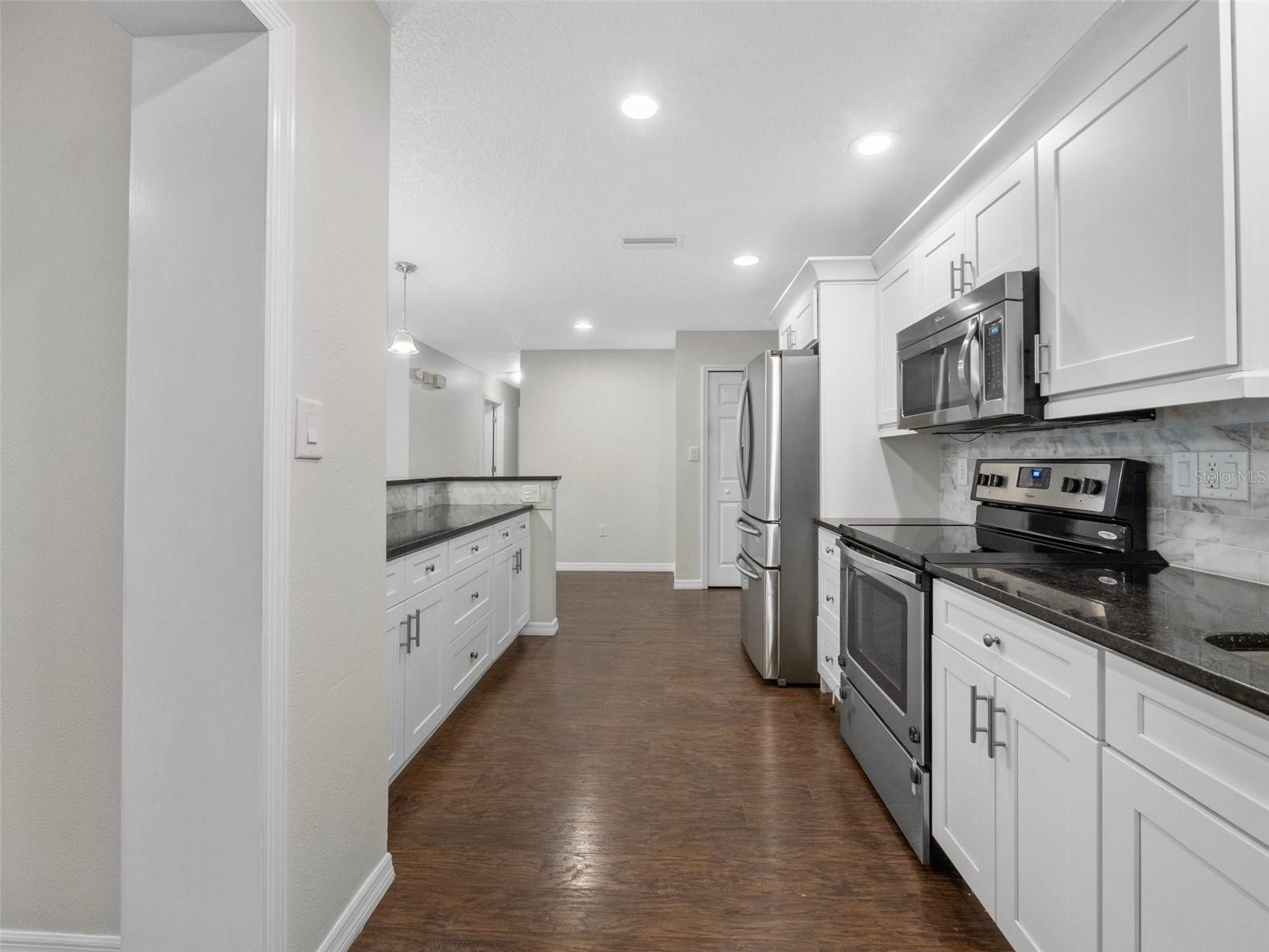 Image 7 of 28 For 521 Clayton Street