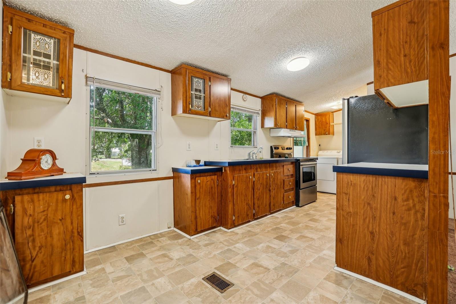 Image 12 of 100 For 300 Carol Ann Drive