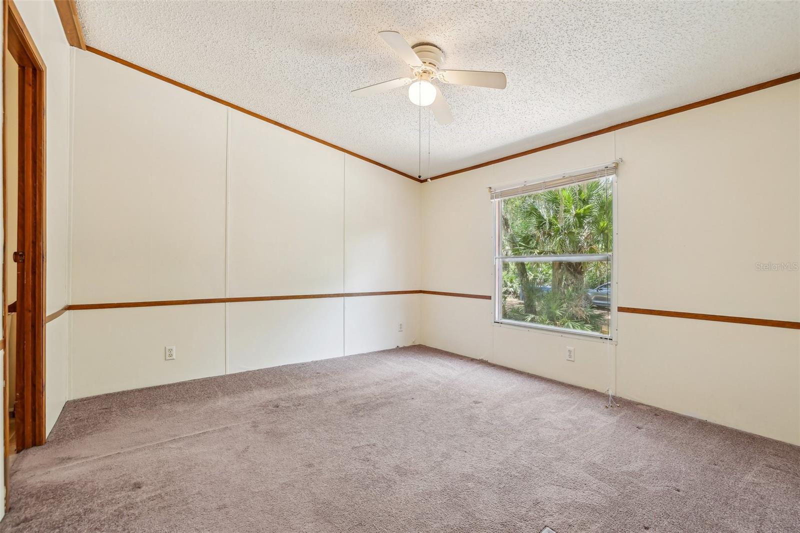 Image 17 of 100 For 300 Carol Ann Drive