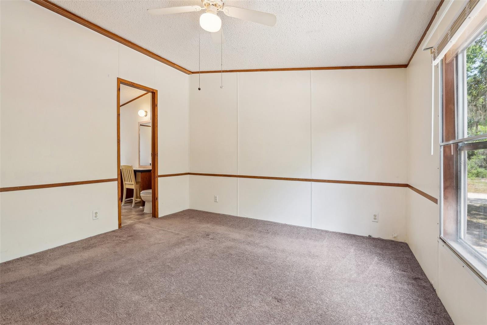 Image 19 of 100 For 300 Carol Ann Drive