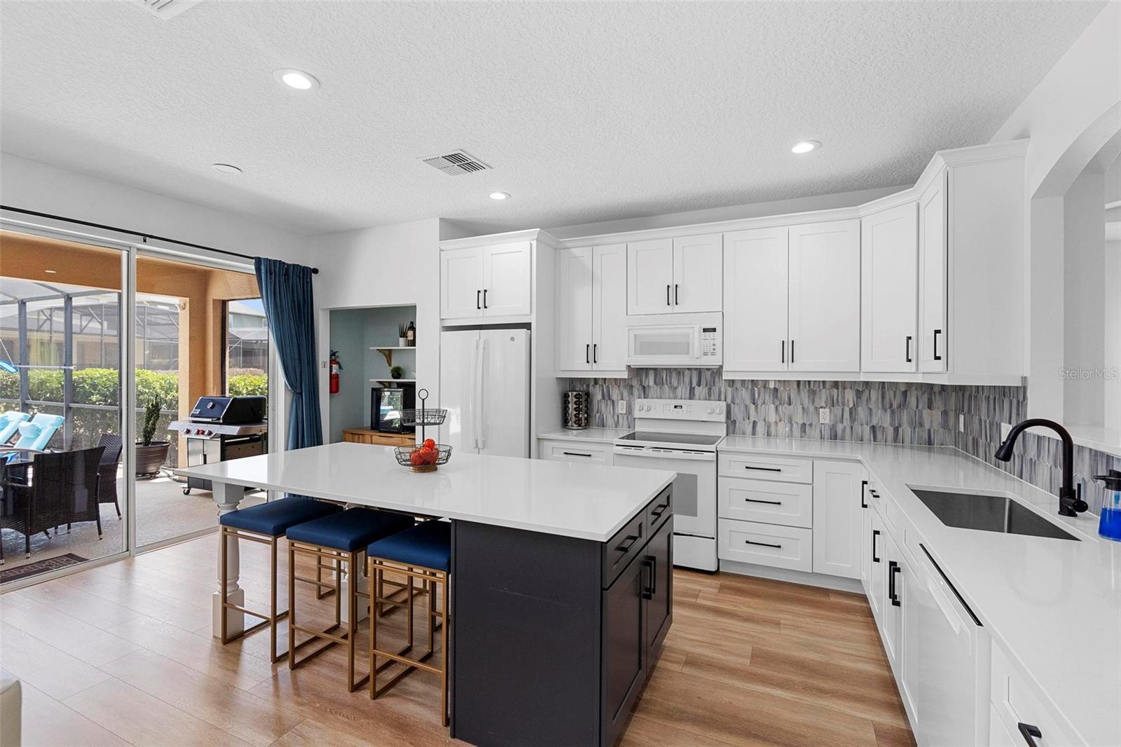 Image 22 of 62 For 8510 Palm Harbour Drive