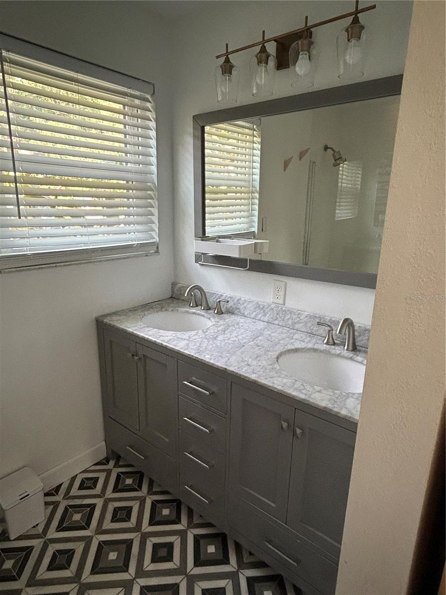 Image 20 of 42 For 1414 Margate Avenue