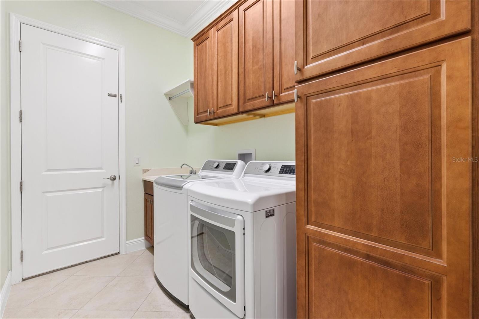 Image 36 of 92 For 6988 Lawrenceville Way