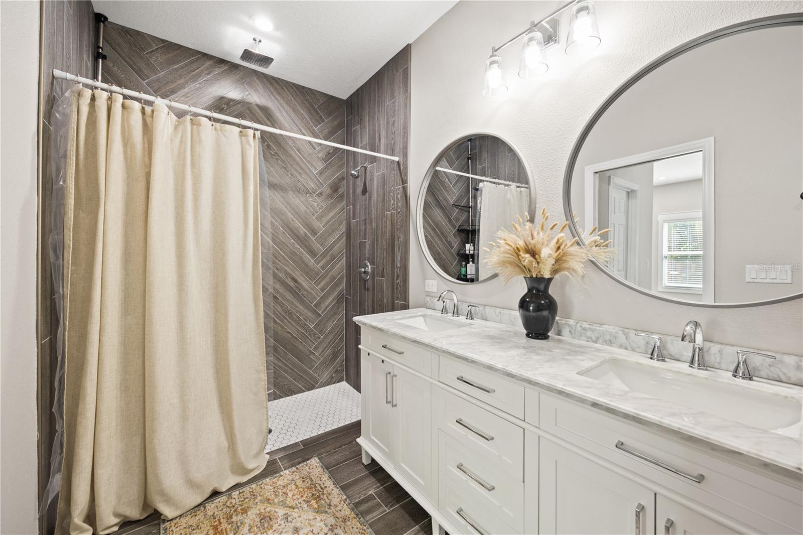 Image 25 of 63 For 382 1st Street