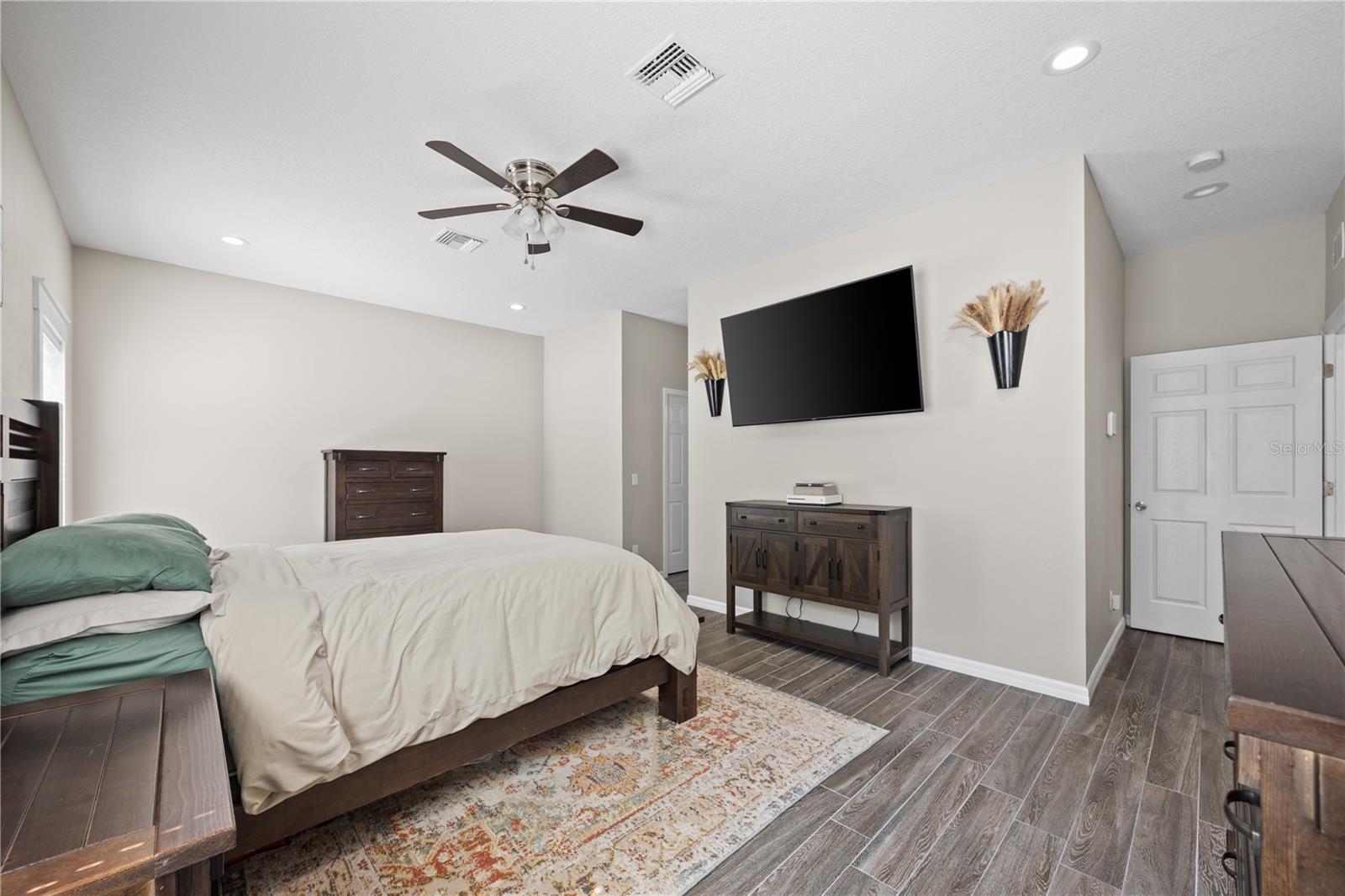 Image 31 of 63 For 382 1st Street
