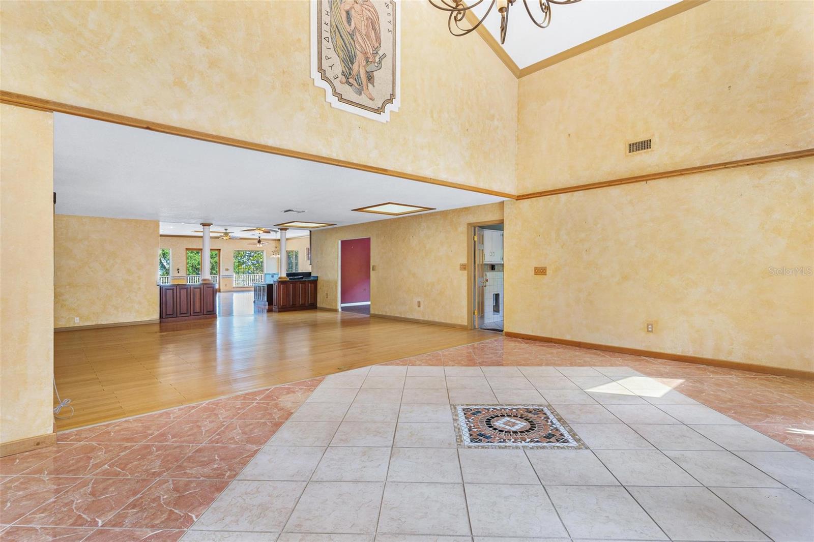 Image 10 of 71 For 2400 Griffin Drive