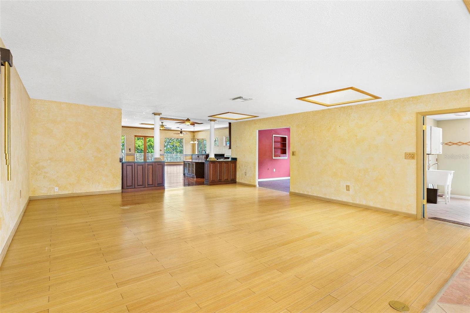 Image 11 of 71 For 2400 Griffin Drive