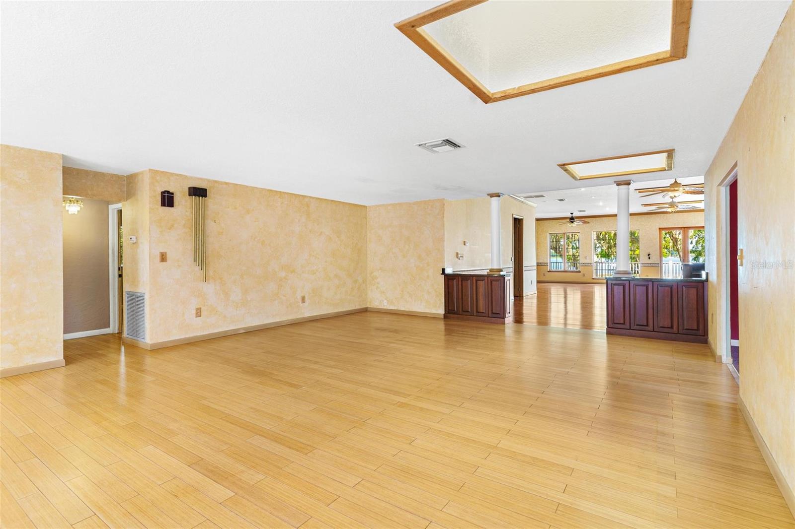 Image 12 of 71 For 2400 Griffin Drive