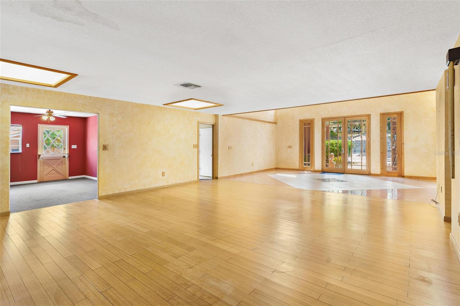Image 13 of 71 For 2400 Griffin Drive