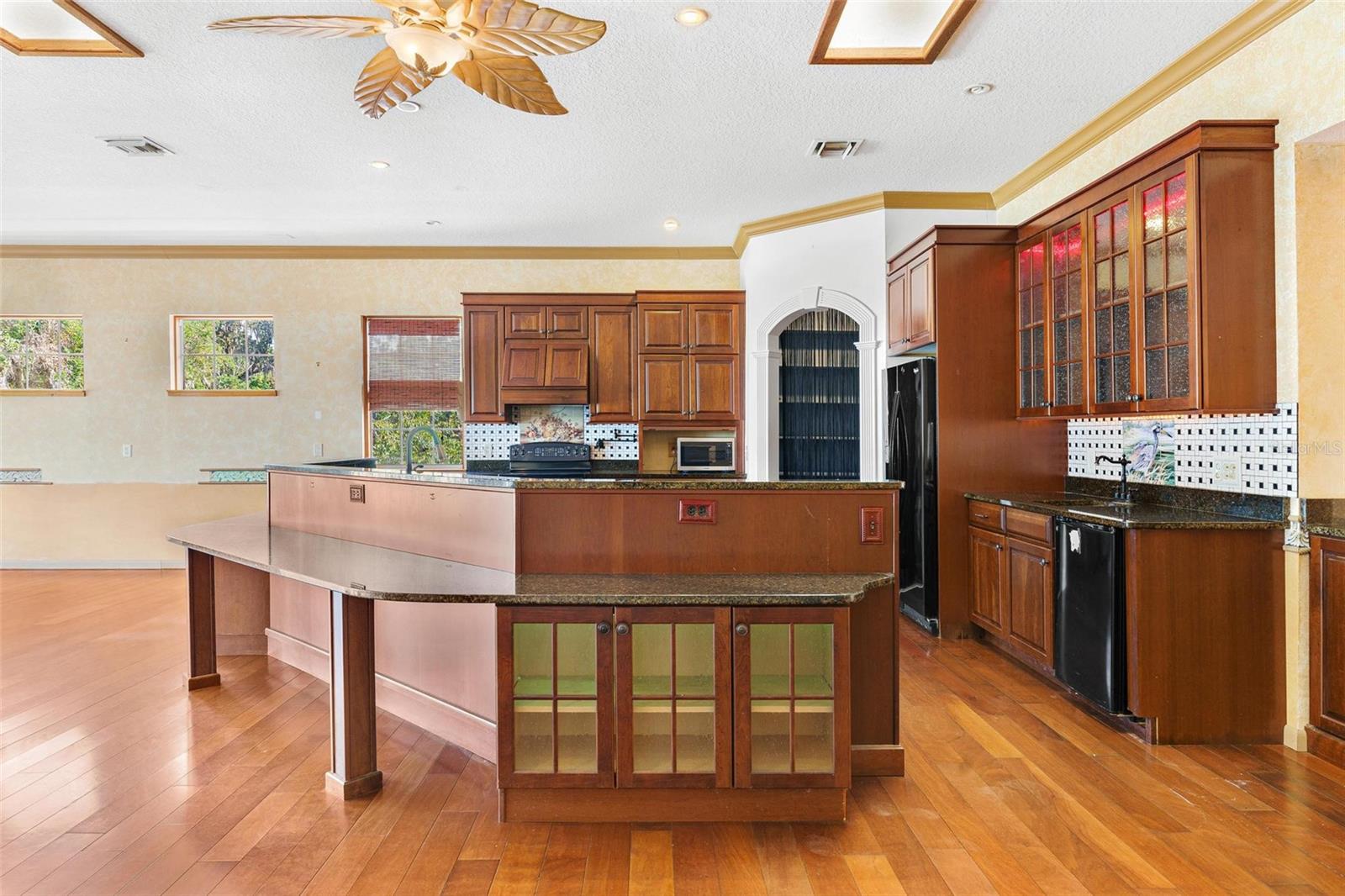 Image 18 of 71 For 2400 Griffin Drive