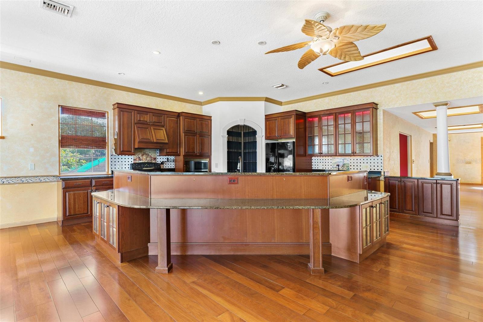 Image 19 of 71 For 2400 Griffin Drive