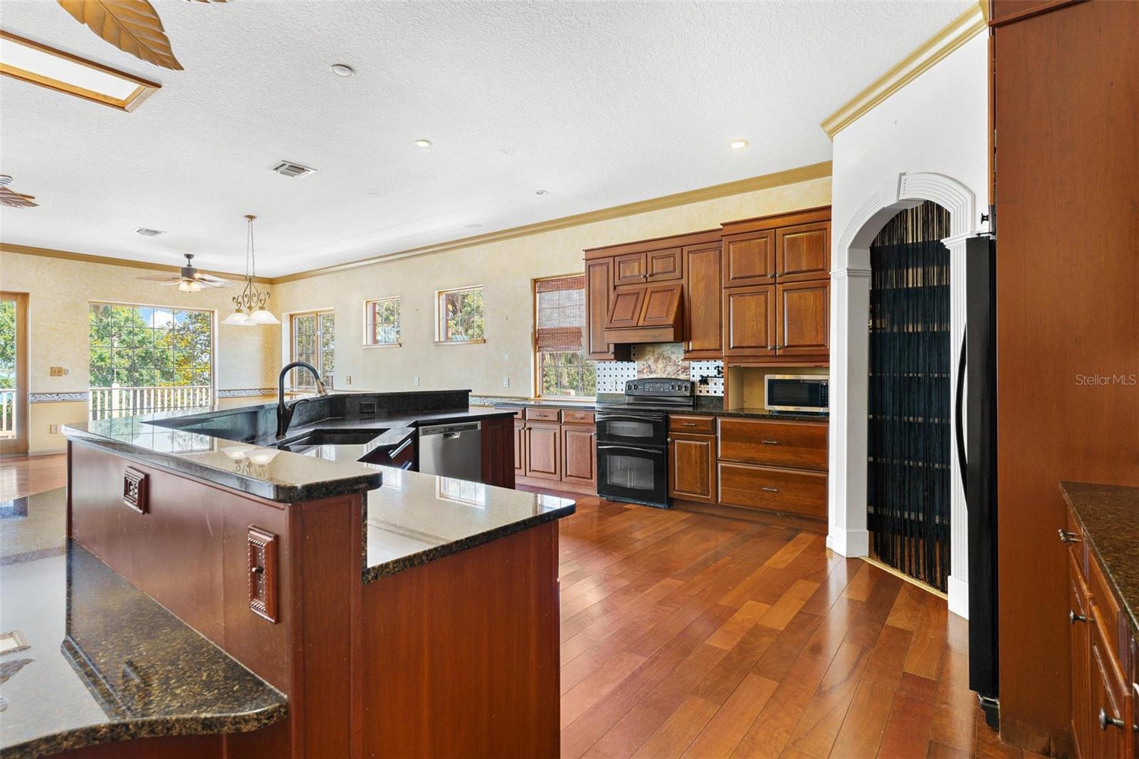 Image 20 of 71 For 2400 Griffin Drive