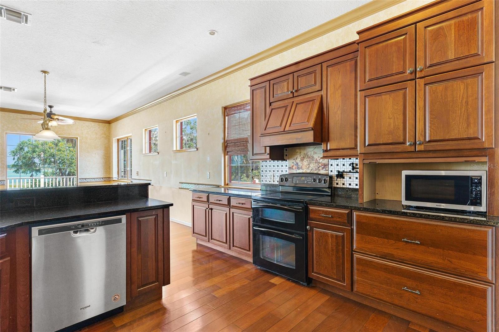 Image 21 of 71 For 2400 Griffin Drive