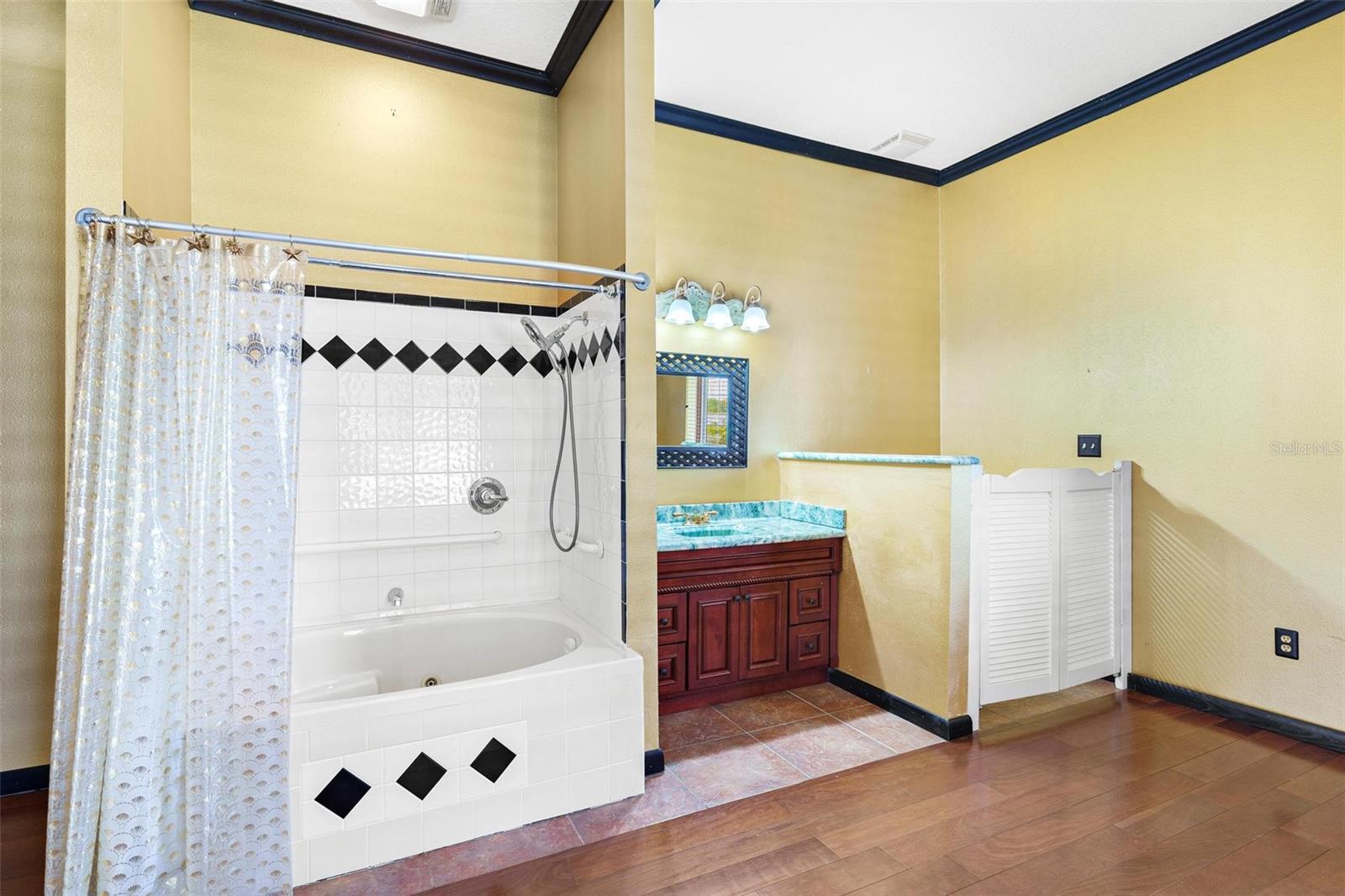 Image 33 of 71 For 2400 Griffin Drive