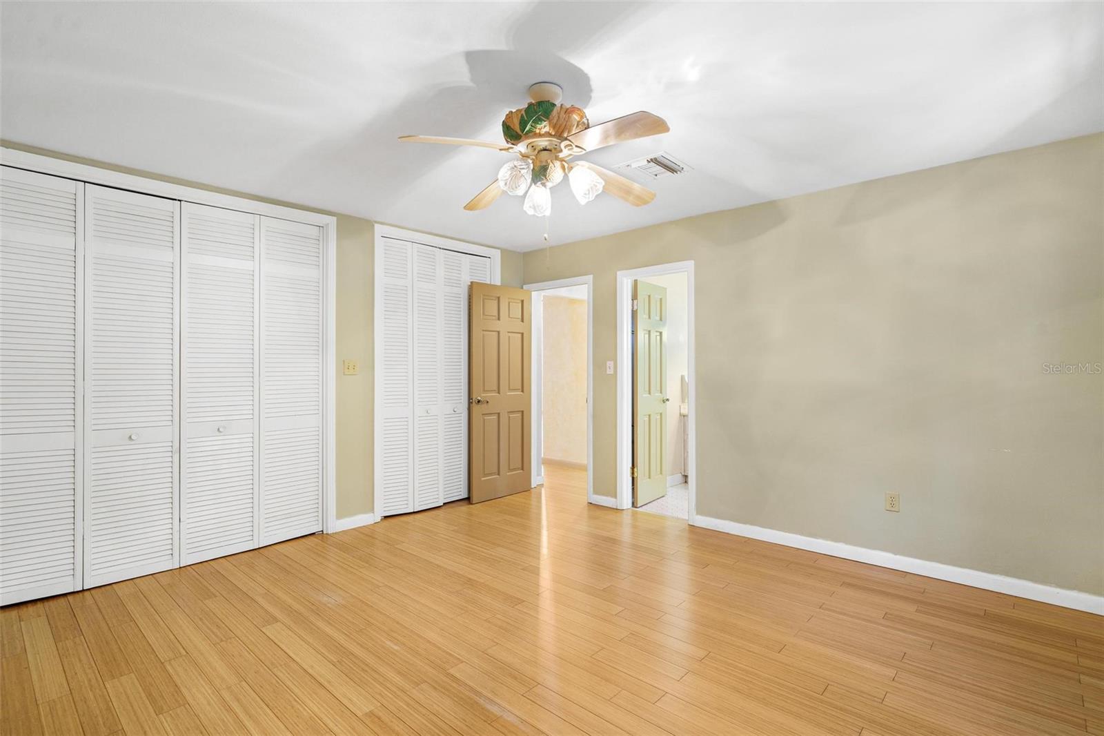 Image 43 of 71 For 2400 Griffin Drive