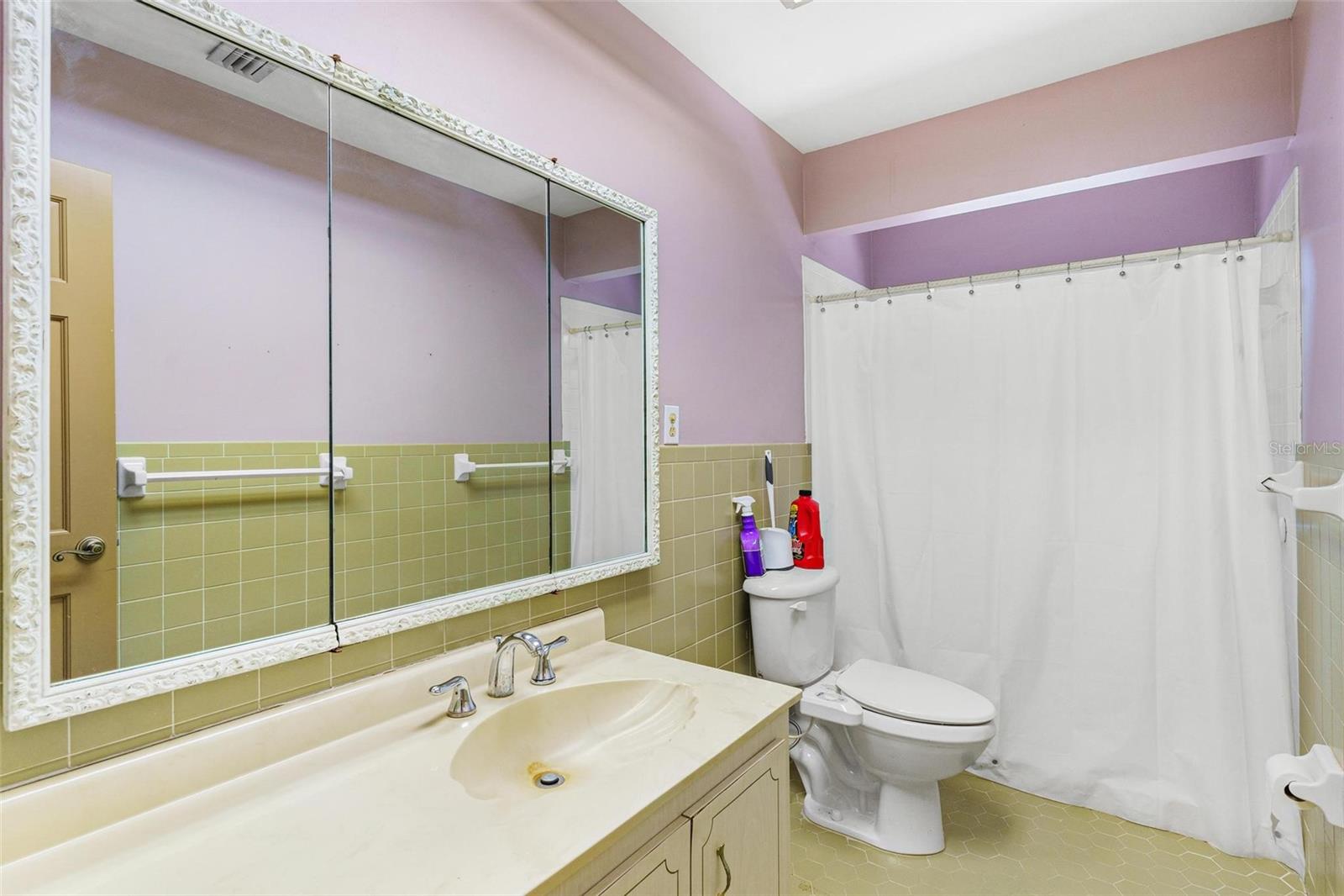 Image 44 of 71 For 2400 Griffin Drive