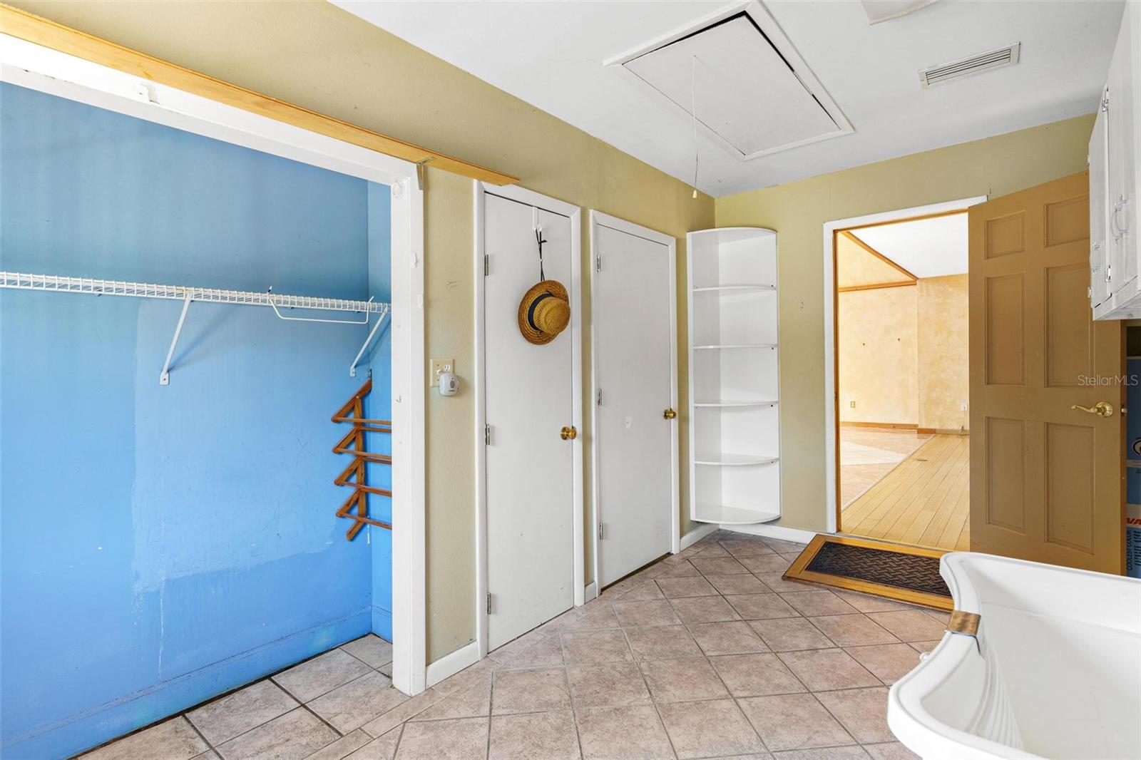 Image 47 of 71 For 2400 Griffin Drive