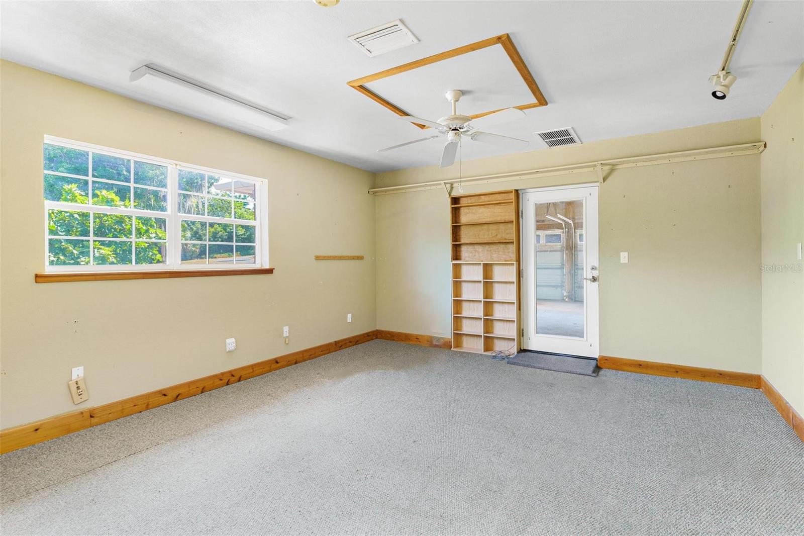 Image 48 of 71 For 2400 Griffin Drive