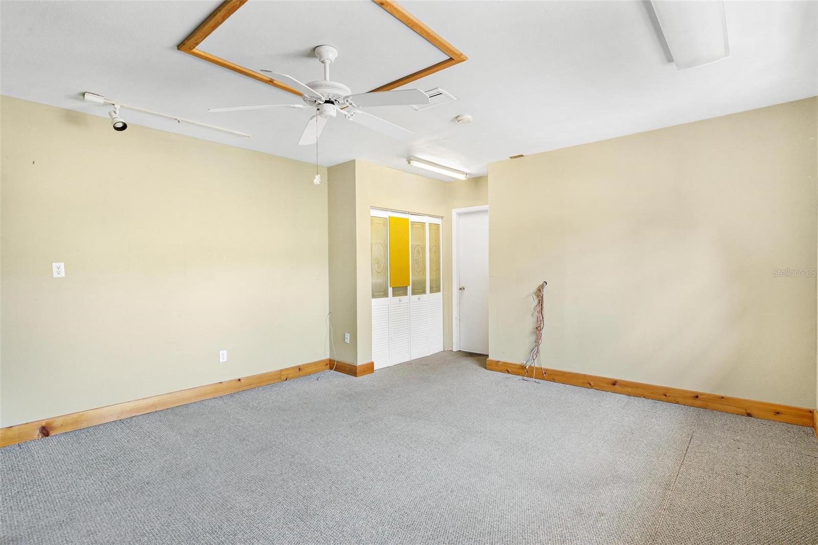Image 49 of 71 For 2400 Griffin Drive