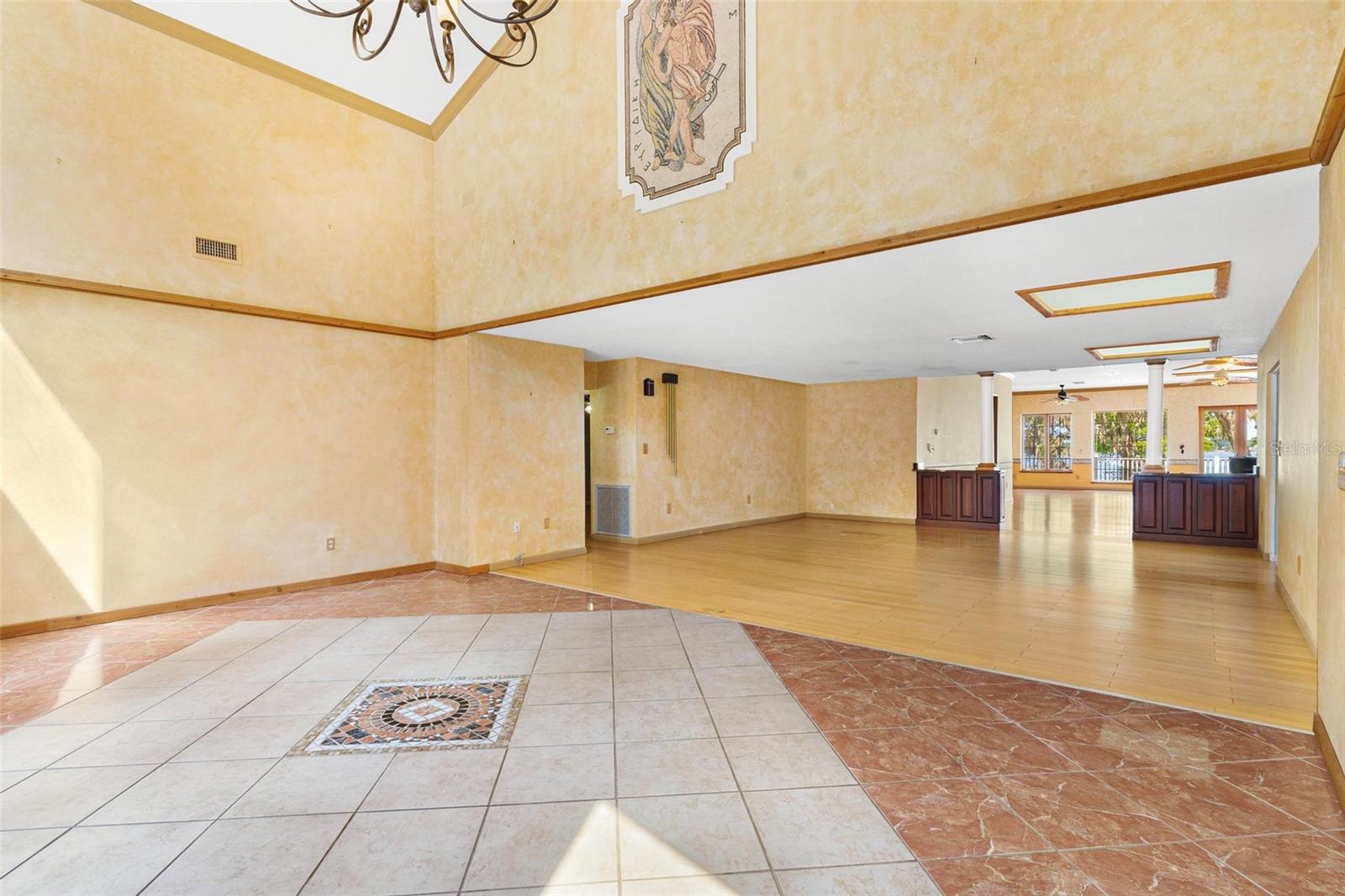 Image 9 of 71 For 2400 Griffin Drive