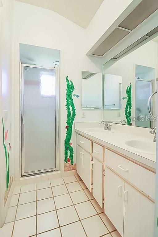 Image 11 of 19 For 21701 Queen Mary Court