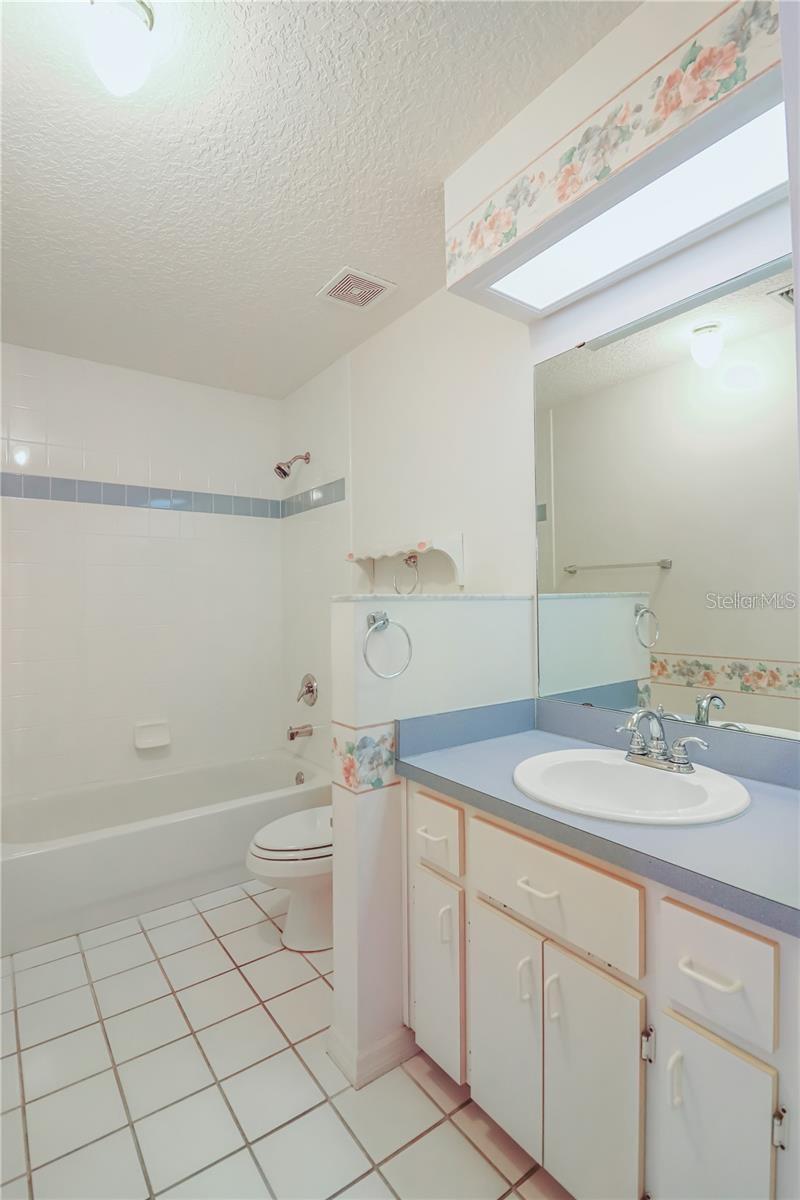 Image 14 of 19 For 21701 Queen Mary Court