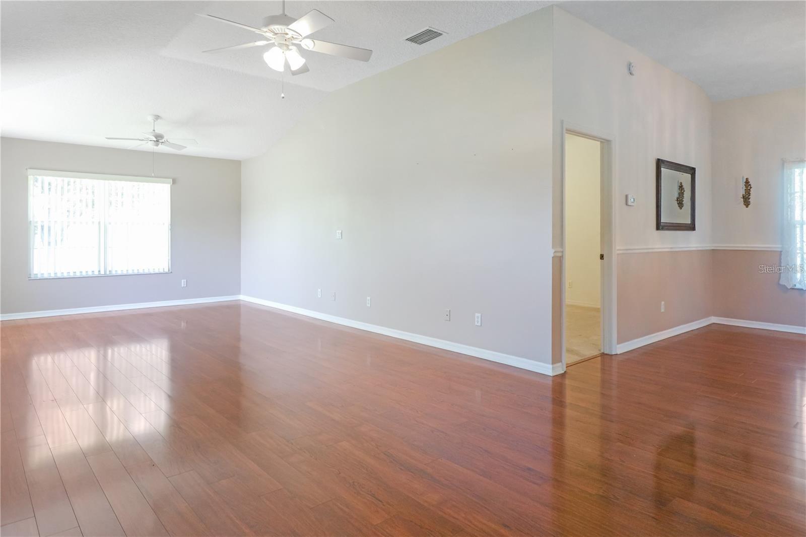 Image 4 of 19 For 21701 Queen Mary Court
