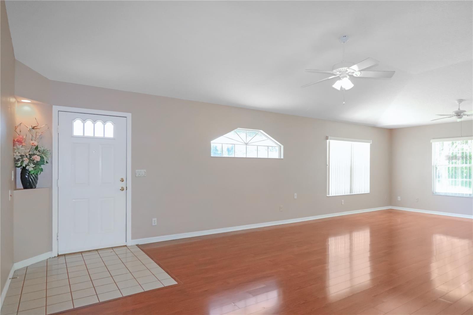 Image 5 of 19 For 21701 Queen Mary Court