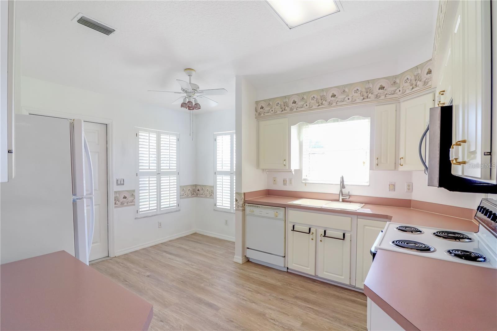 Image 7 of 19 For 21701 Queen Mary Court