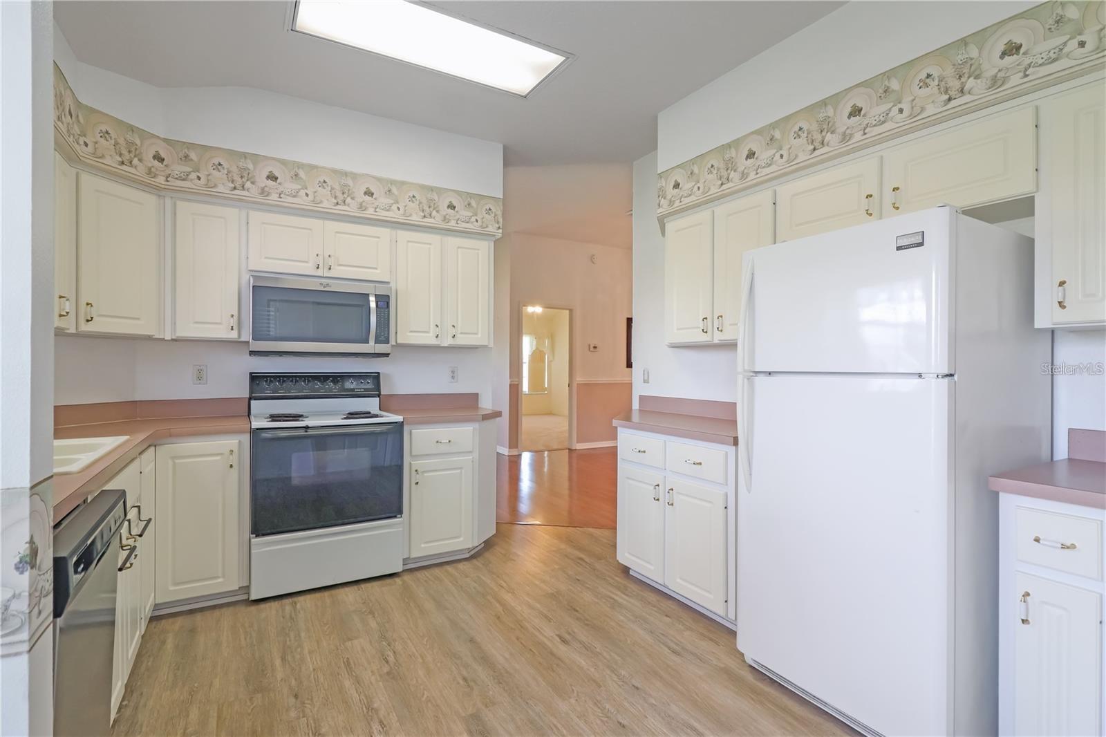 Image 8 of 19 For 21701 Queen Mary Court