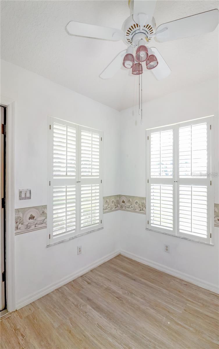 Image 9 of 19 For 21701 Queen Mary Court