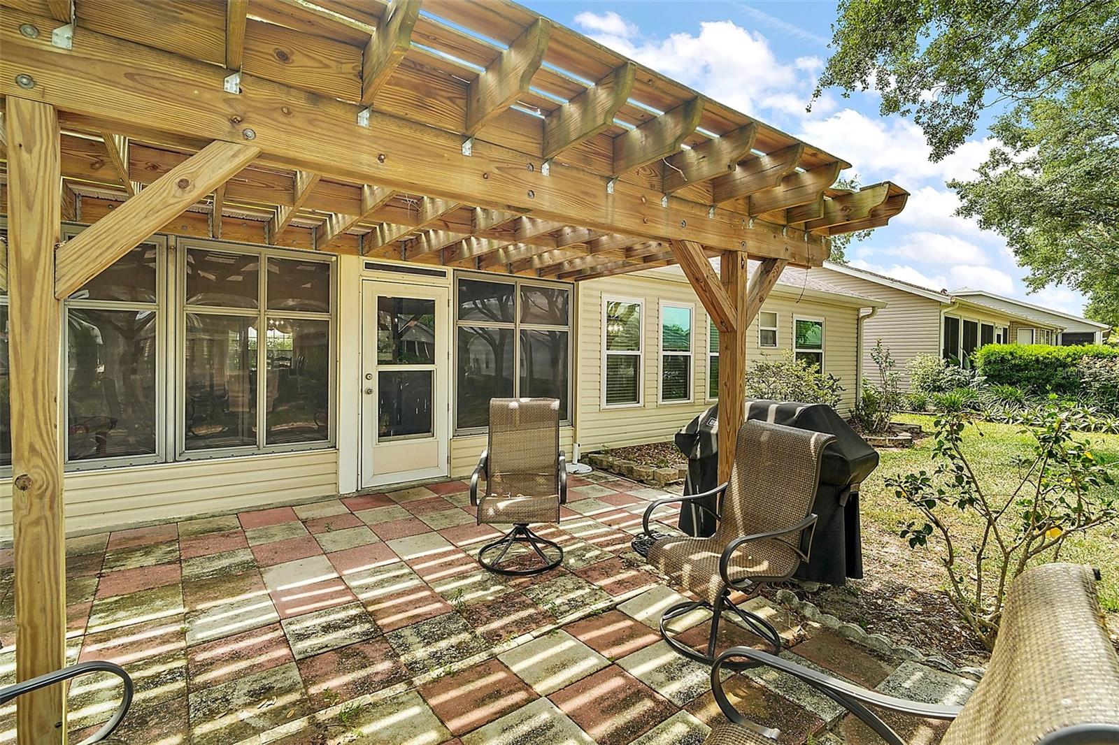 Image 11 of 36 For 25333 River Crest Drive