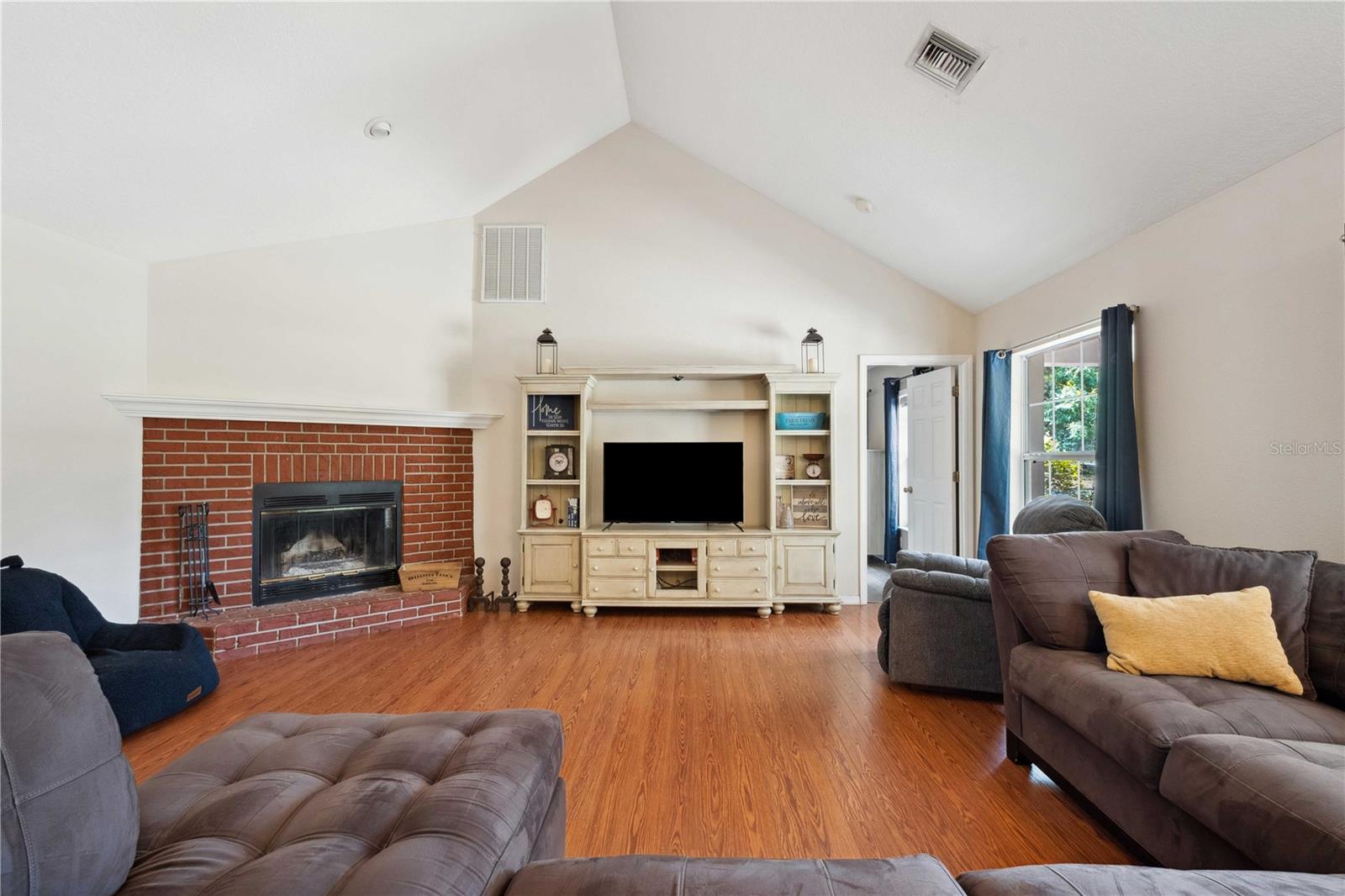 Image 16 of 51 For 2679 35th Street